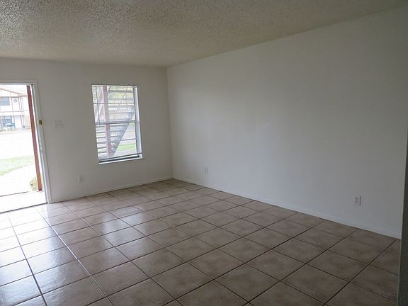 5th image of 2004 Cedarhill Dr APT B