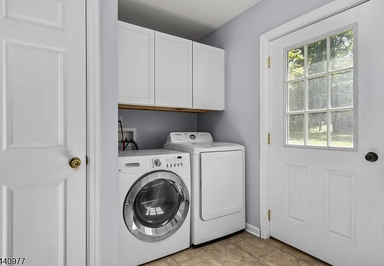 4 Gordon Ln — Photo 13