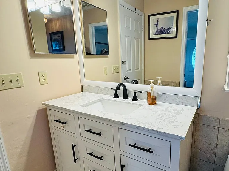 2141 SW Import Dr — Photo 12