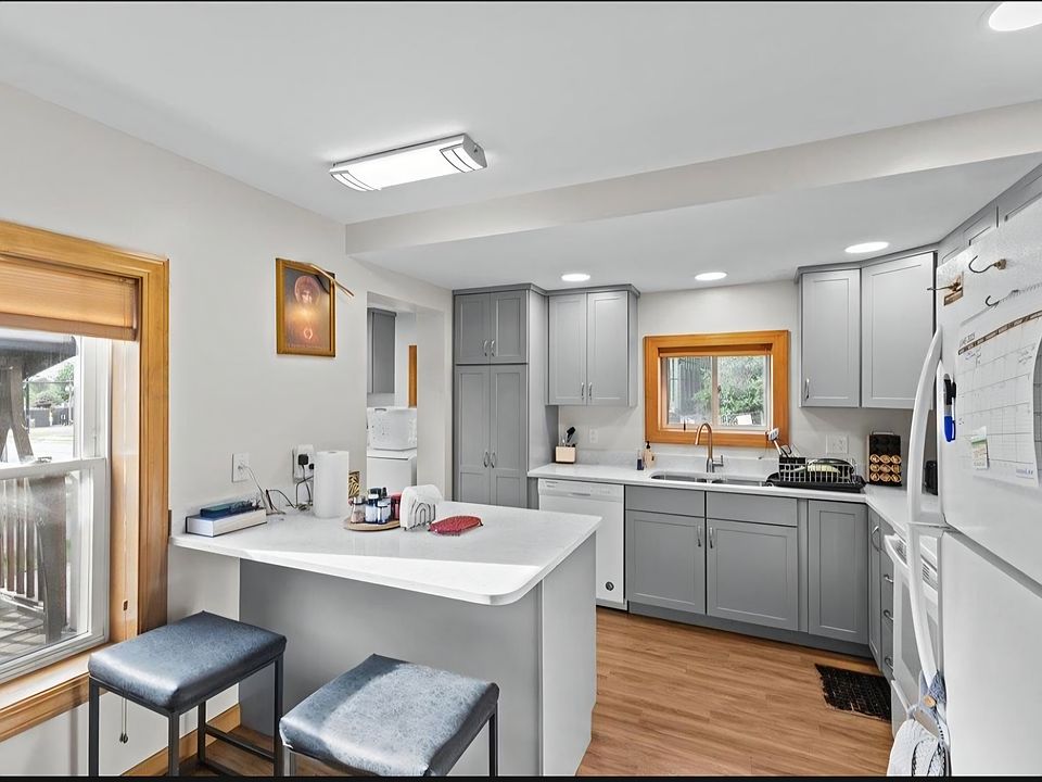 1st image of 10 Lower Newton St #12