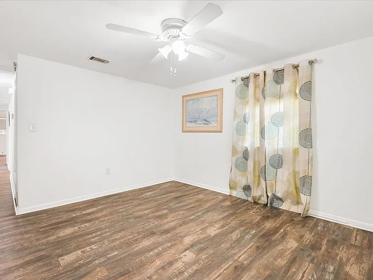 2208 E 56th St — Photo 12