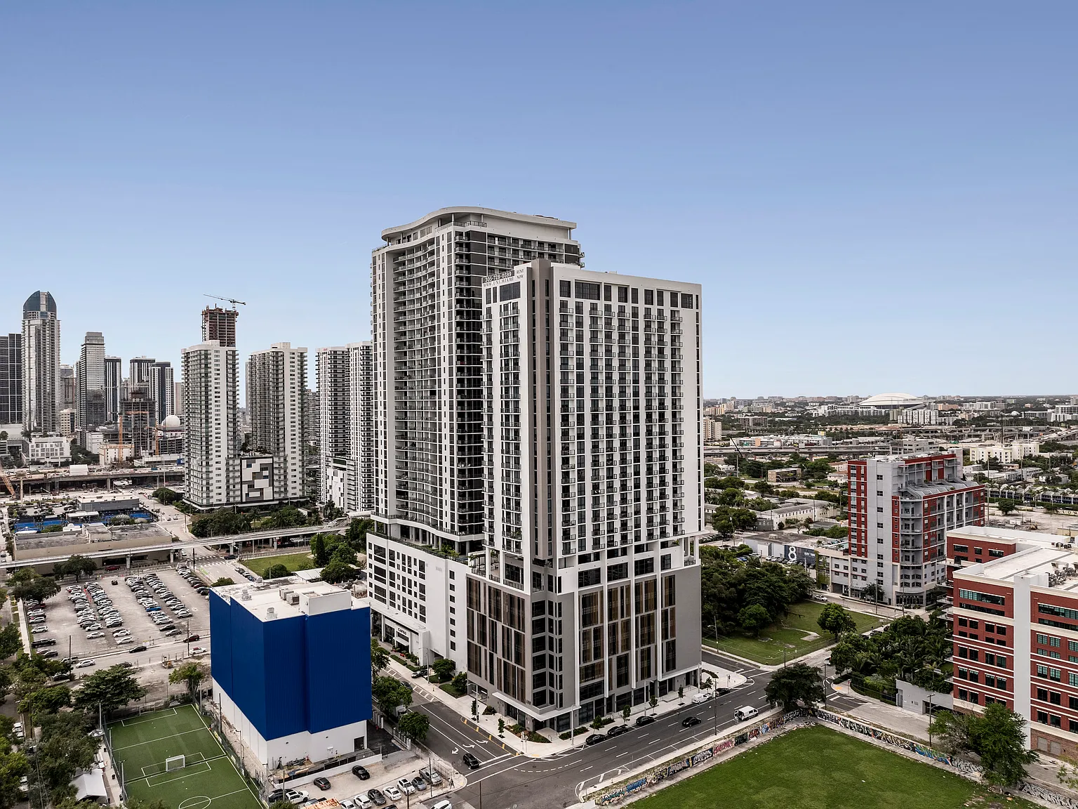 UNI TOWER — Photo 1