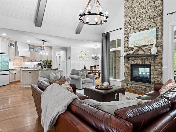 5th image of 1391 Pheasant Ln