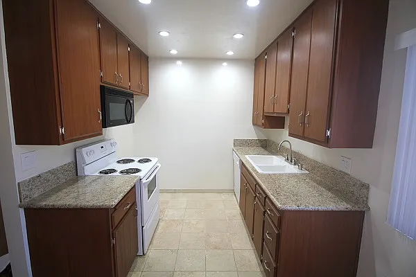 301 Knob Hill Ave. — Photo 13