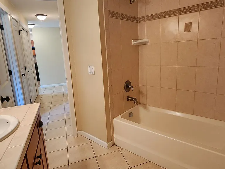 Westridge Apartments — Photo 30