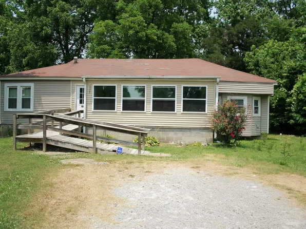 1332 Hornbrook St, Dyersburg, TN 38024