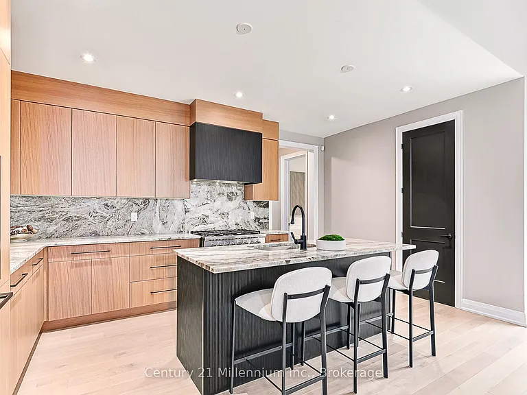 82 Goldie Ct — Photo 12