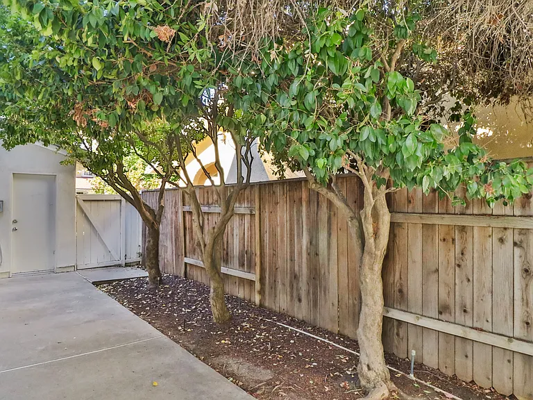 1164 S Galesmoore Ct — Photo 31