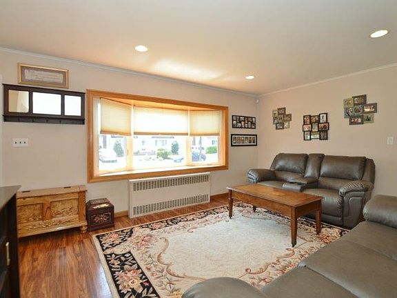 4th image of 15 Hastings Ln