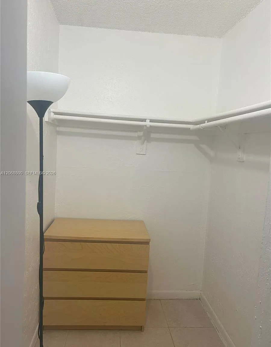 Coral Gate East Condo — Photo 3
