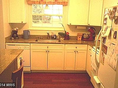 2nd image of 221 Perrywinkle Ln