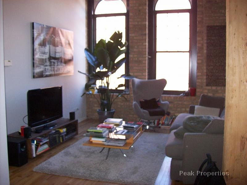 2nd image of 845 W Fulton Market APT 312