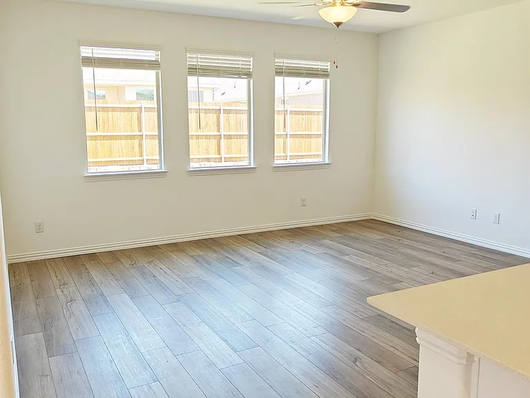 8404 Honeylocust St — Photo 10