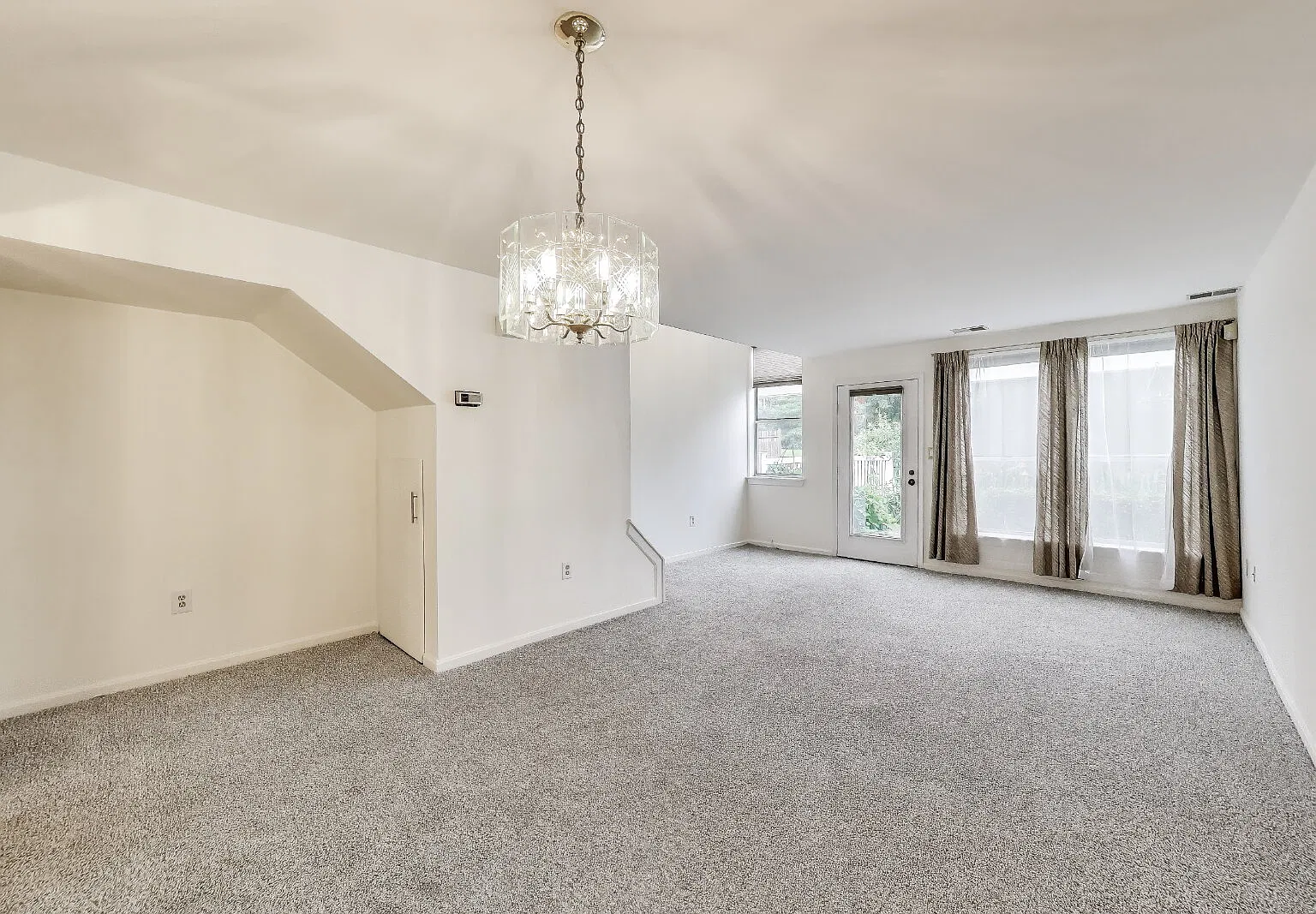 2 bed, 1.0 bath, 924 sqft, $2,400 — Photo 4