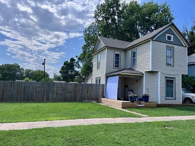 812 N Washington Ave, Iola, KS 66749 | Zillow