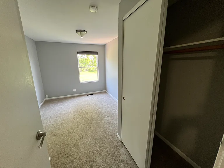 1927 Governors Ln — Photo 19