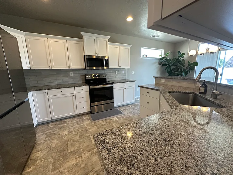 1271 W Lydia St — Photo 14