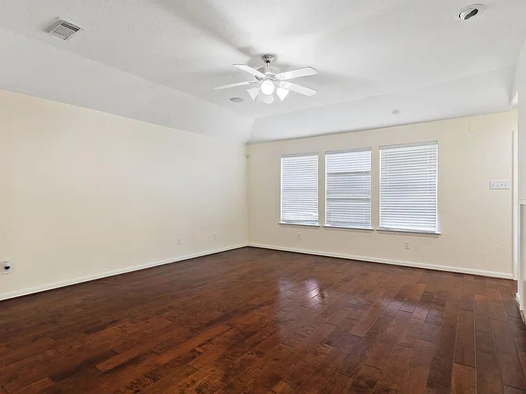 6022 Strong Bank — Photo 14