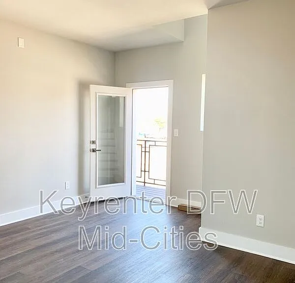 1431 Pearson St — Photo 12