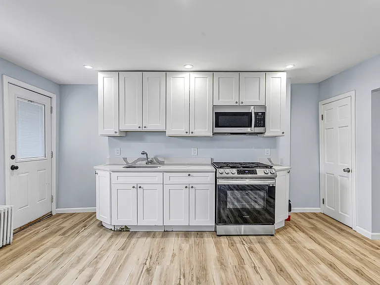 25-27 Myrtle St #25 — Photo 10
