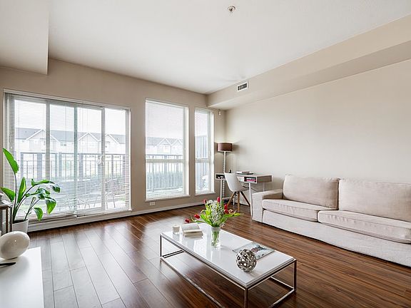 5th image of 4099 Stolberg St #161
