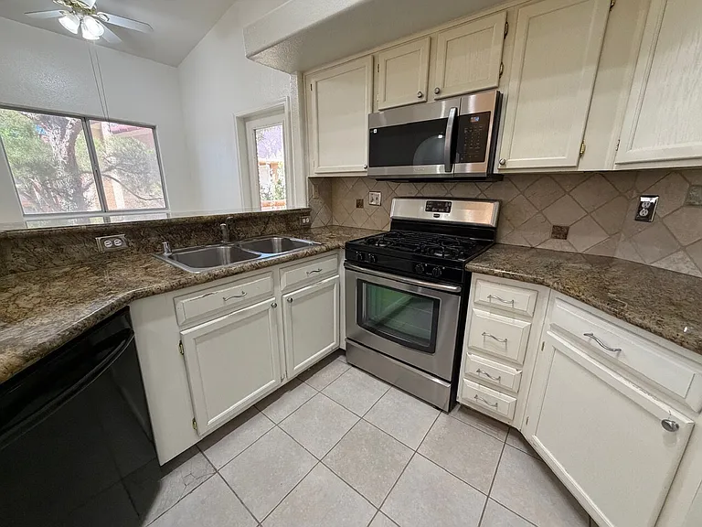 900 Heavenly Hills Ct #204 — Photo 18