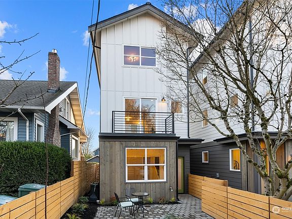 2nd image of 2705 B NE 54th Avenue
