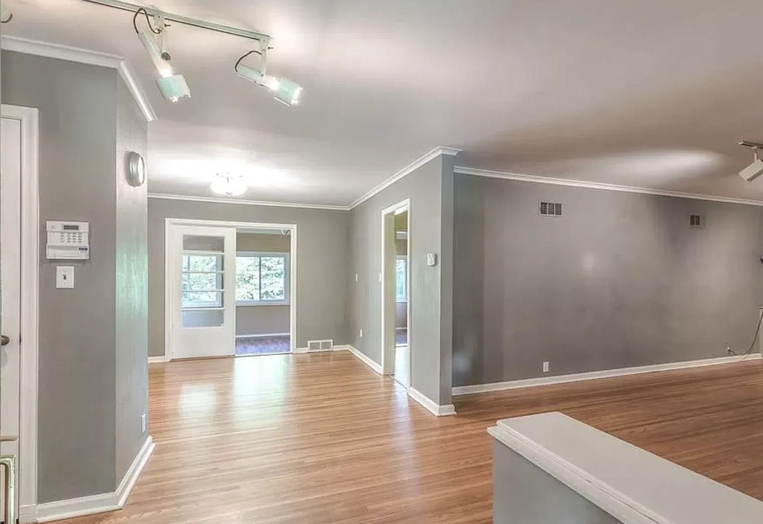 3 bed, 1803 sqft, $2,200 — Photo 2