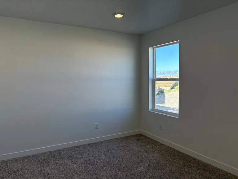 1592 N Summer Springs Cv — Photo 35