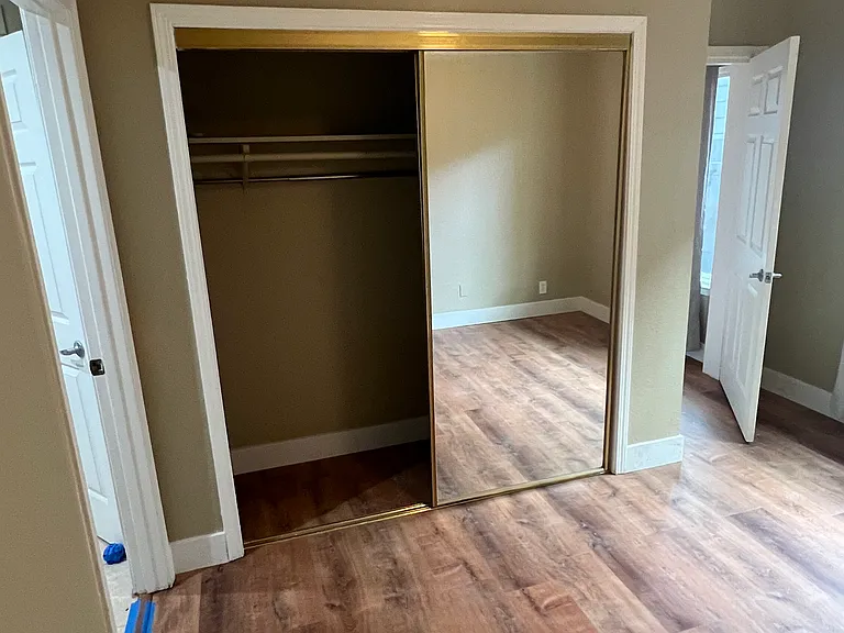 1253 Jefferson Ave #4 — Photo 5