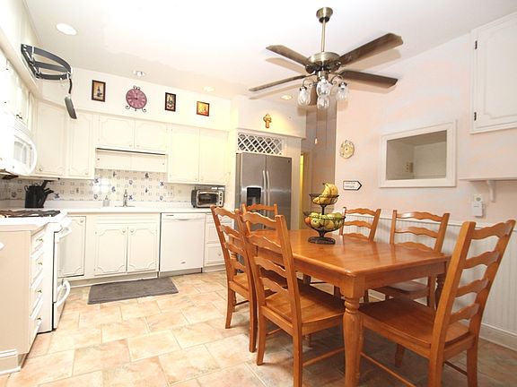 5th image of 3335 Taylor Ave