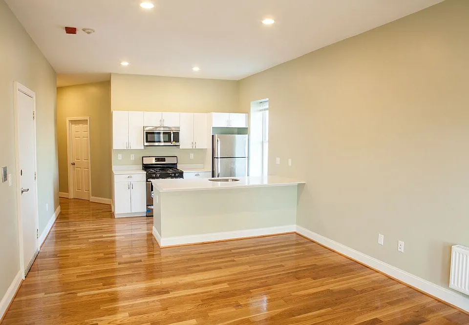 303 Dudley St #2R