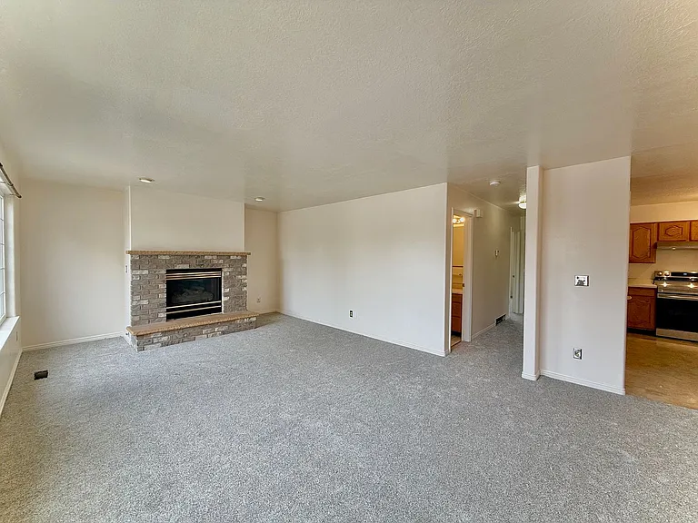1080 E Elgin Ave — Photo 7