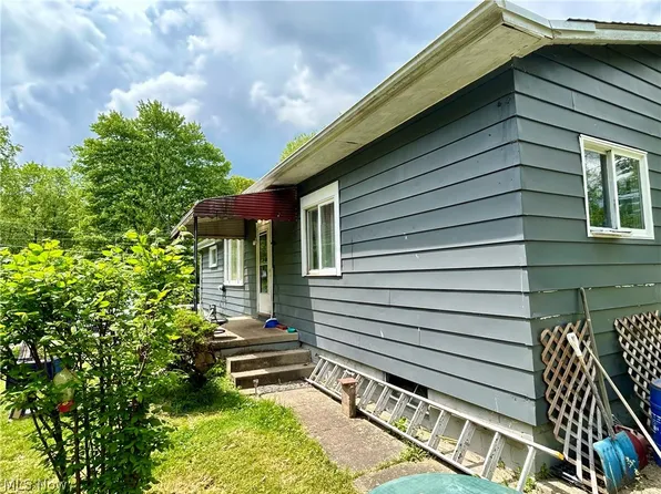 7395 Goodland Ave SE, Waynesburg, OH 44688