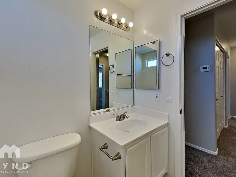 11802 W Laurel Ln — Photo 13