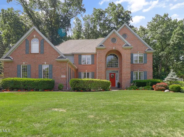 8957 Royal Oak Dr, Holland, OH 43528
