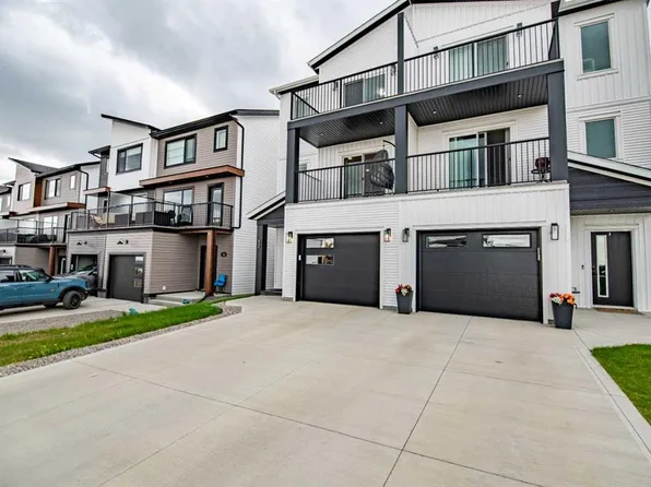 12 N Vincent Gate, Sylvan Lake, AB T4S 0V7