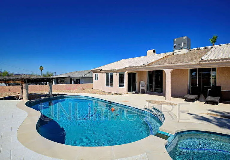 304 Acoma Blvd S — Photo 29