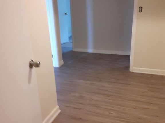5th image of 1420 E Spring Ln