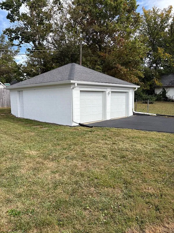 3 bed, 1.5 bath, 1793 sqft, $1,895 — Photo 3