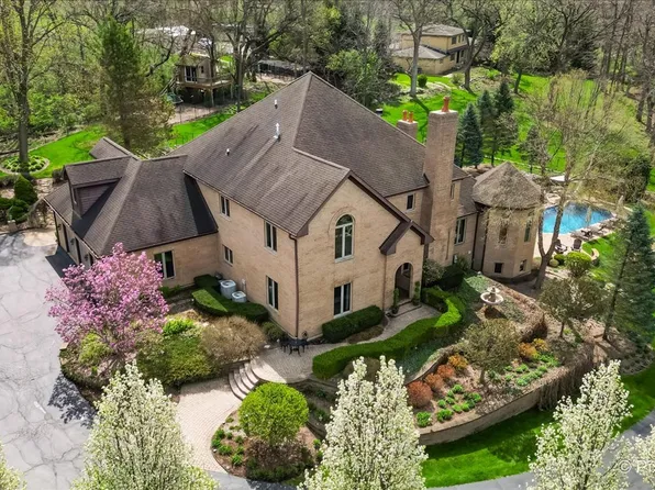 10018 Haegers Bend Rd, Algonquin, IL 60102