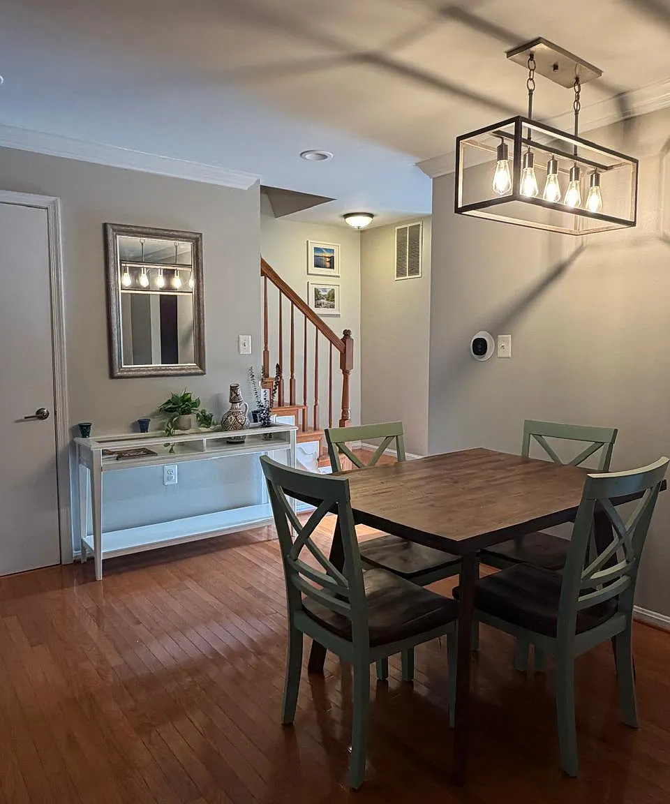 3 bed, 3.5 bath, 2000 sqft, $3,350 — Photo 2