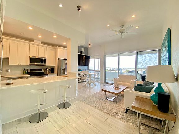 2nd image of 470 3rd St S Unit 909