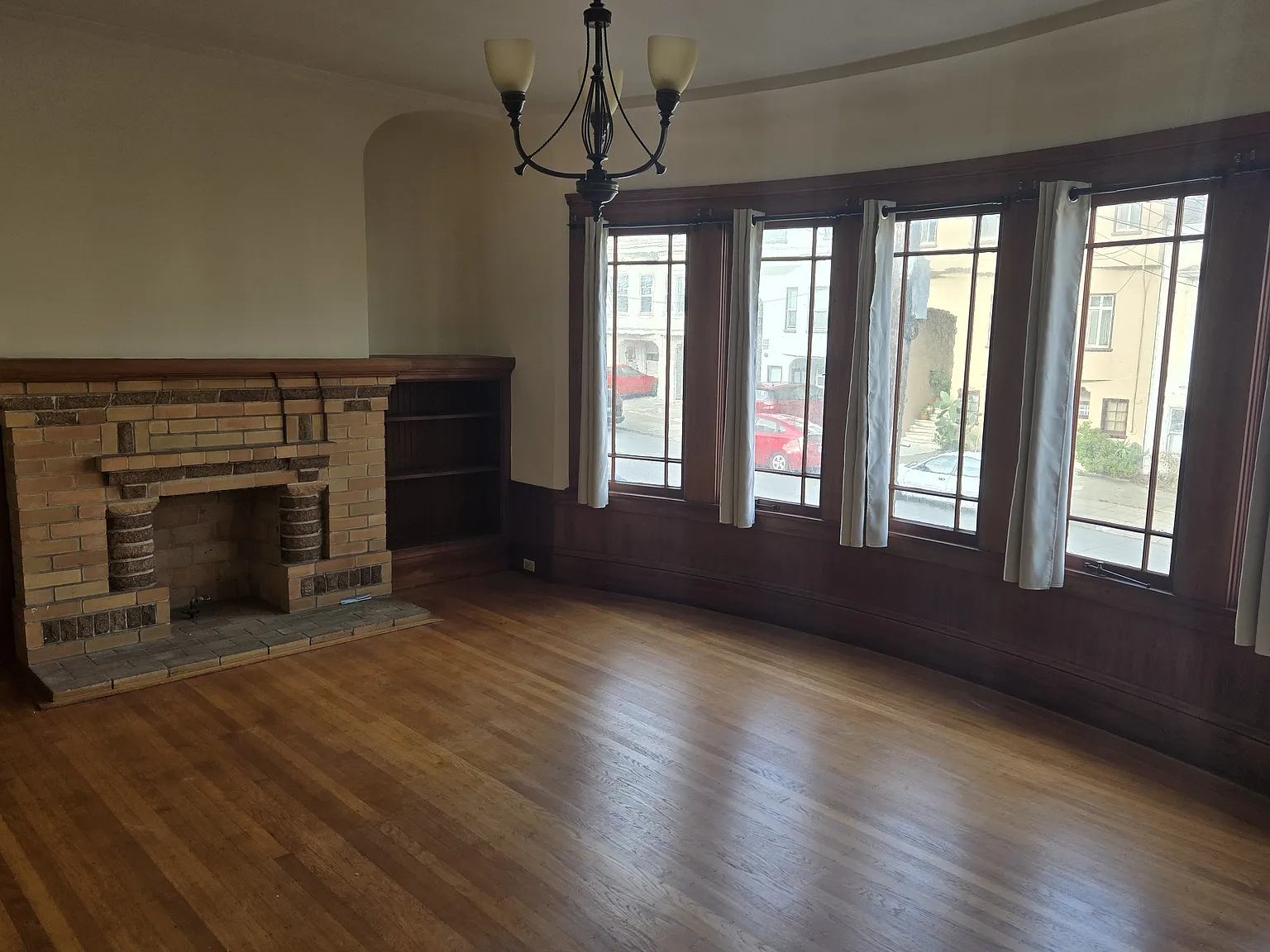 3 bed, 1617 sqft, $5,900 — Photo 3