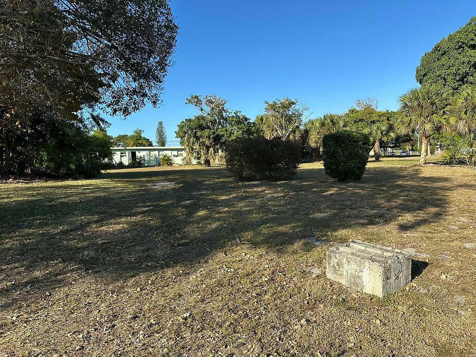 2nd image of 221 NE 9th Avenue