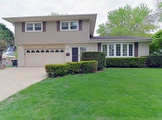 1815 N Stratford Rd, Arlington Heights, IL 60004