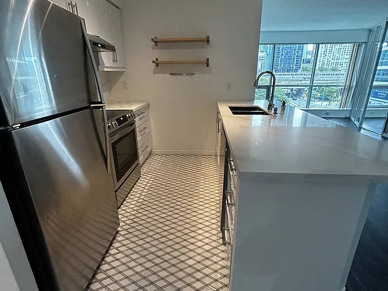 10 Yonge St #507 — Photo 3