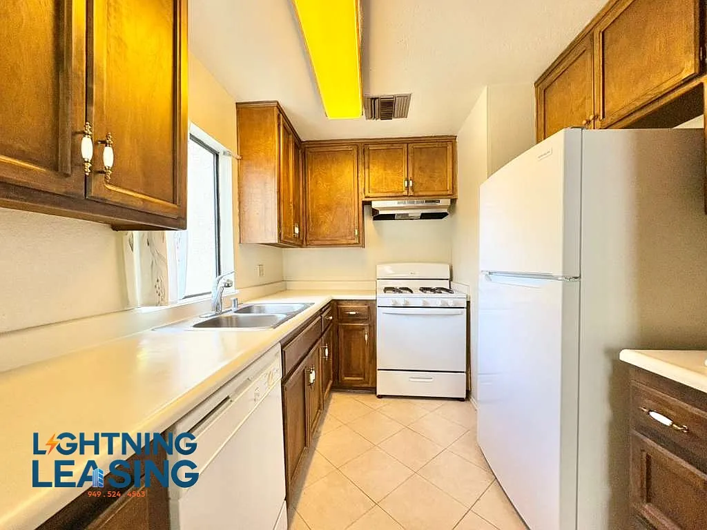 Building Photo - 4455 Vista Del Monte Ave #4