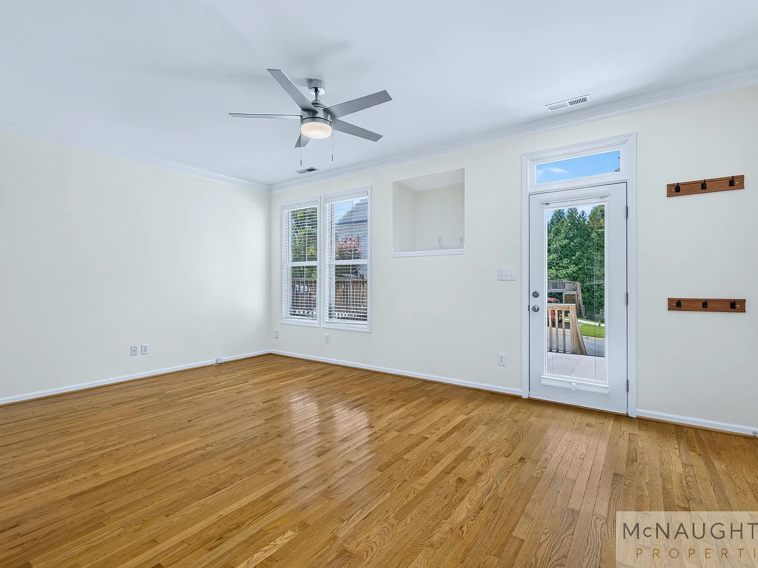 3 bed, 2.5 bath, 1477 sqft, $1,895 — Photo 3