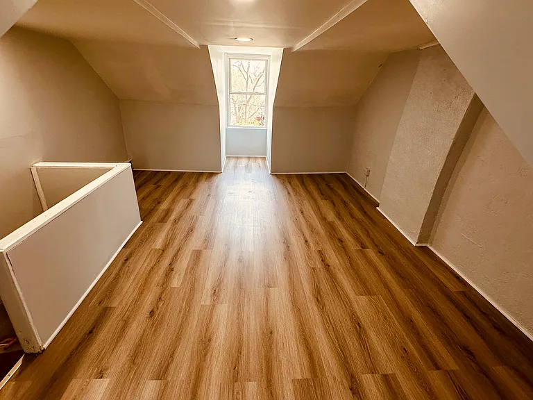 212 N Hall St — Photo 3